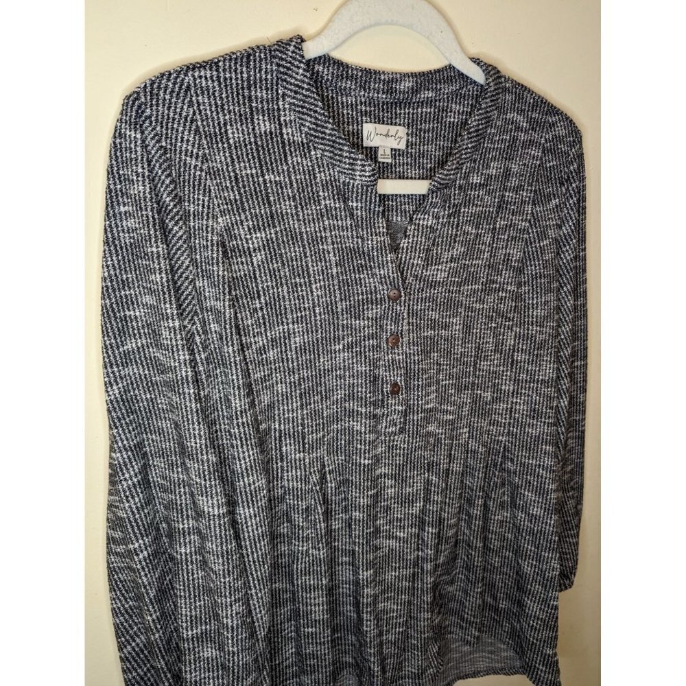 Wonderly lightweight black and white marled sweater, women size Large